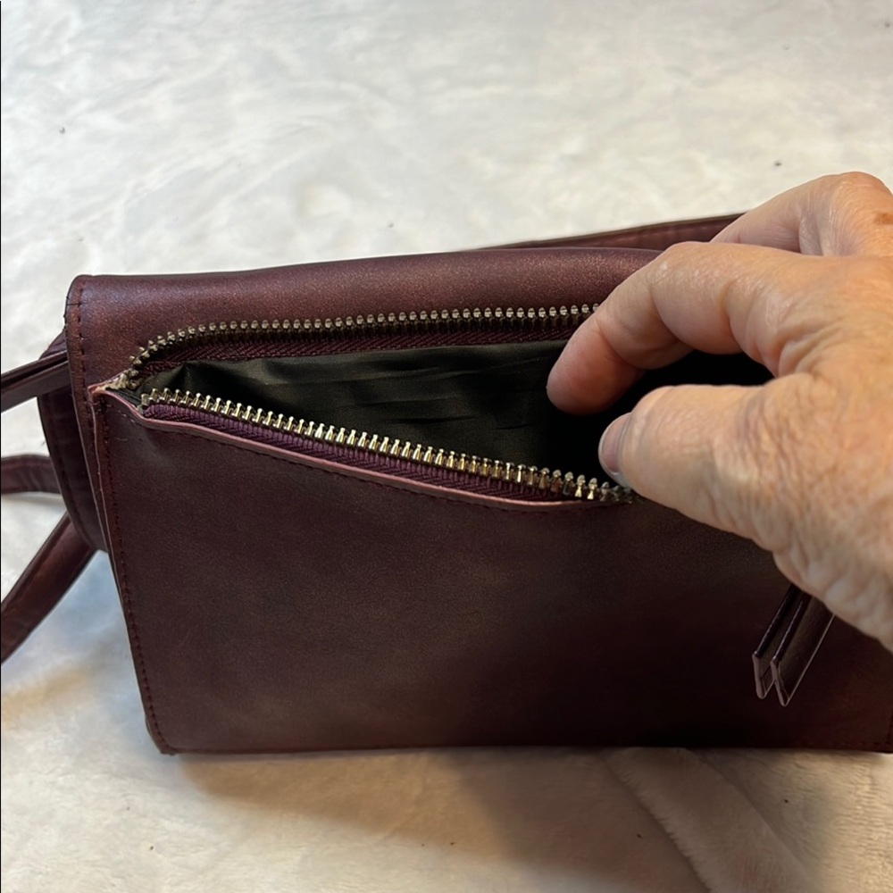 Minimalist Brown Leather Crossbody Bag. NWOT. - Picture 4 of 4